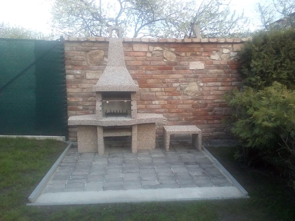 Apartman Relax-Chatka A Apartman Mikulov Buitenkant foto